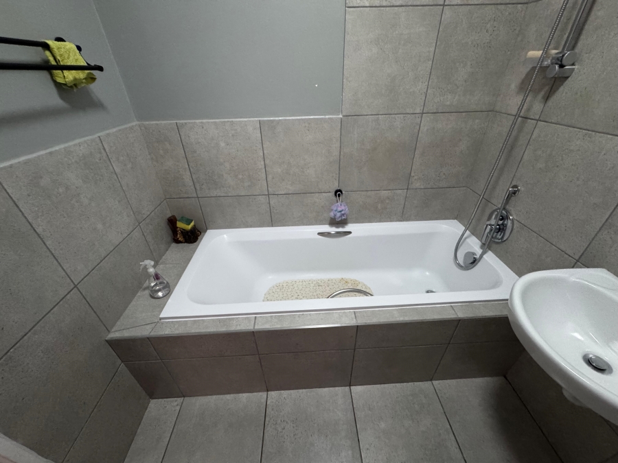 2 Bedroom Property for Sale in Gaylee Western Cape